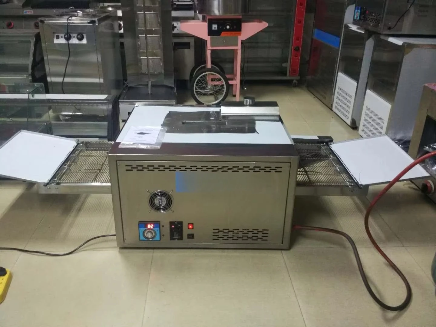 فرن بيتزا بناقل حراري يعمل بال - مراجعة Pizza Conveyor Oven وسعره